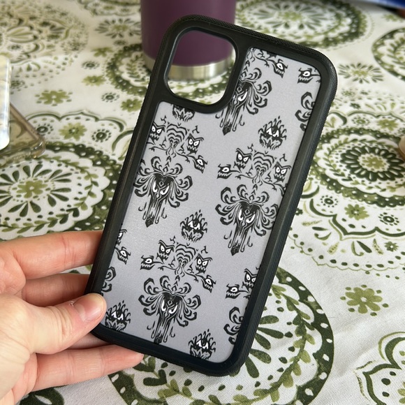 iPhone 11 case bundle - Picture 4 of 5